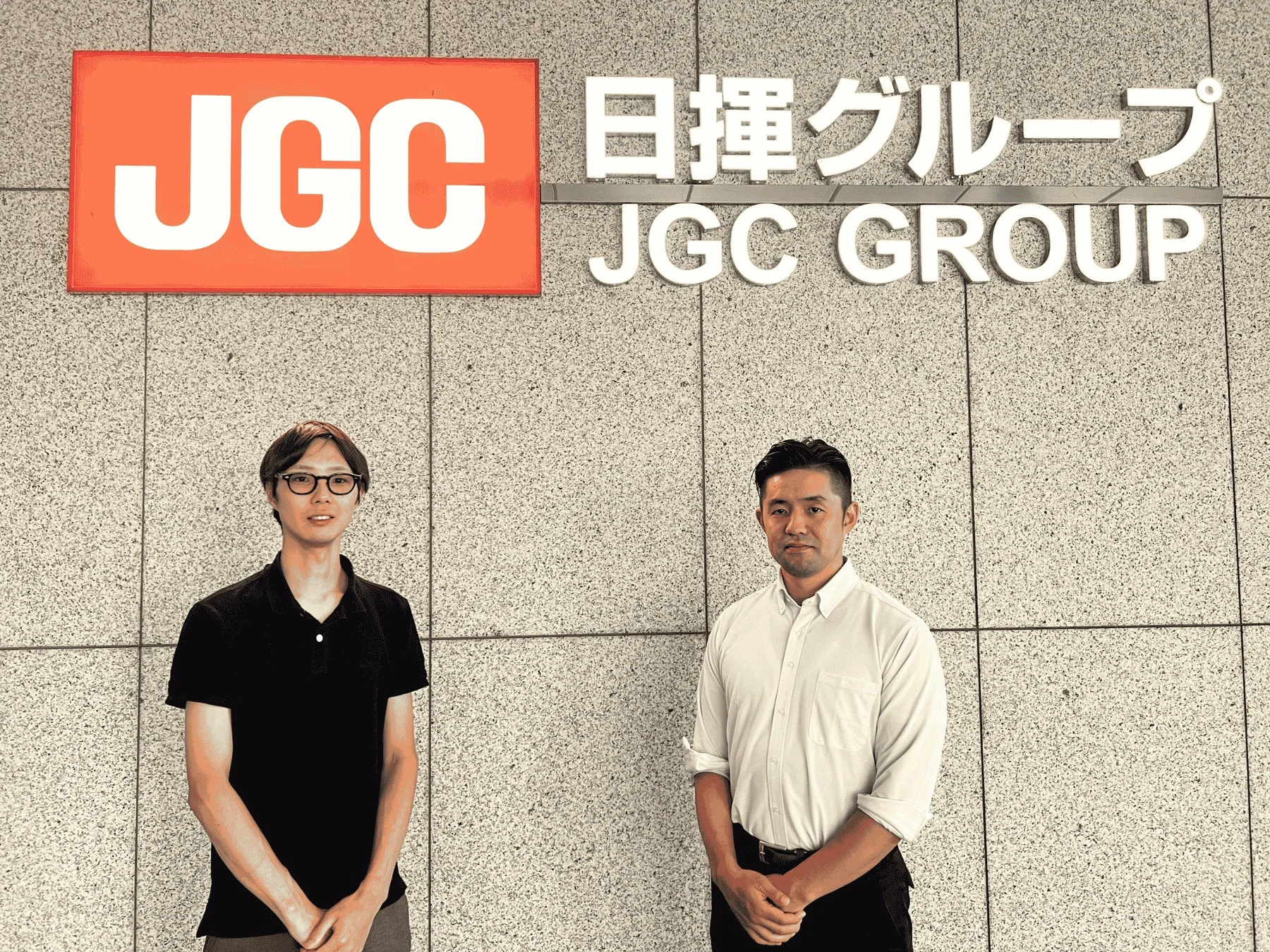 JGC 日揮グループの男性ビジネスシーン